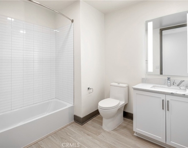 6800 Variel Avenue - Photo Thumbnail 40