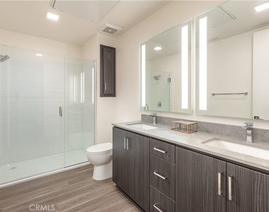 6800 Variel Avenue - Photo Thumbnail 29