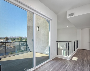 6800 Variel Avenue - Photo Thumbnail 26