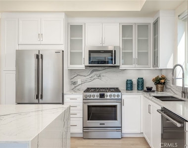 6800 Variel Avenue - Photo Thumbnail 36