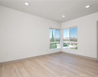6800 Variel Avenue - Photo Thumbnail 6
