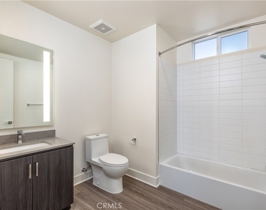 6800 Variel Avenue - Photo Thumbnail 30
