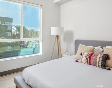 6800 Variel Avenue - Photo Thumbnail 37