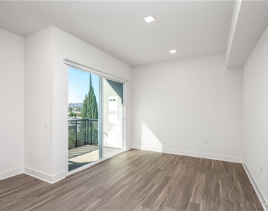 6800 Variel Avenue - Photo Thumbnail 20