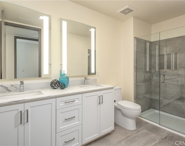 6800 Variel Avenue - Photo Thumbnail 39