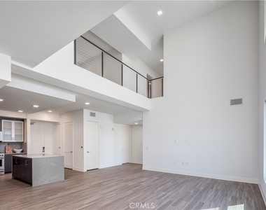 6800 Variel Avenue - Photo Thumbnail 21