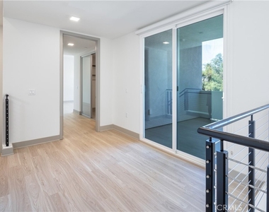 6800 Variel Avenue - Photo Thumbnail 13