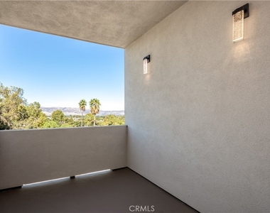 6800 Variel Avenue - Photo Thumbnail 12