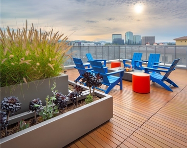 6200 Variel Avenue - Photo Thumbnail 19