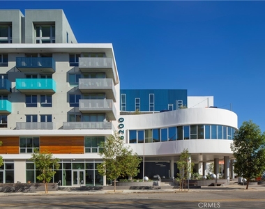 6200 Variel Avenue - Photo Thumbnail 24