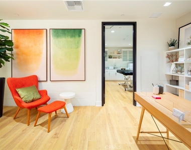 6200 Variel Avenue - Photo Thumbnail 20