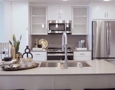 6200 Variel Avenue - Photo Thumbnail 25