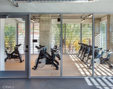 6200 Variel Avenue - Photo Thumbnail 5