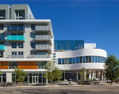 6200 Variel Avenue - Photo Thumbnail 24