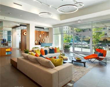 6200 Variel Avenue - Photo Thumbnail 5