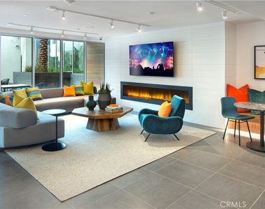6200 Variel Avenue - Photo Thumbnail 11