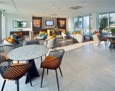 6263 Topanga Canyon Boulevard - Photo Thumbnail 13