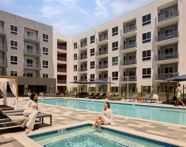 21010 Erwin Street - Photo Thumbnail 7