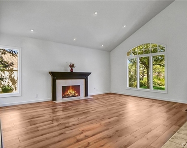 24929 Alicante Drive - Photo Thumbnail 8