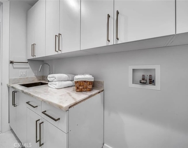 242 S Broadway - Photo Thumbnail 19