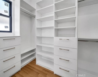 242 S Broadway - Photo Thumbnail 25