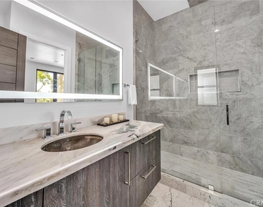 242 S Broadway - Photo Thumbnail 10