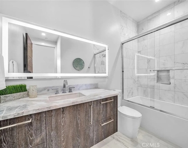 242 S Broadway - Photo Thumbnail 8