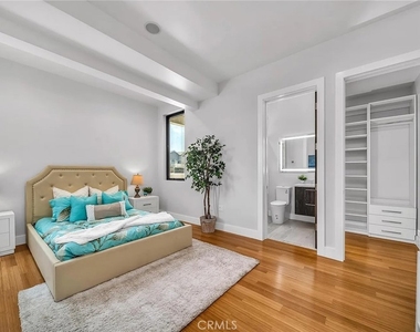 242 S Broadway - Photo Thumbnail 12
