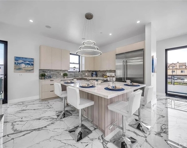 242 S Broadway - Photo Thumbnail 20