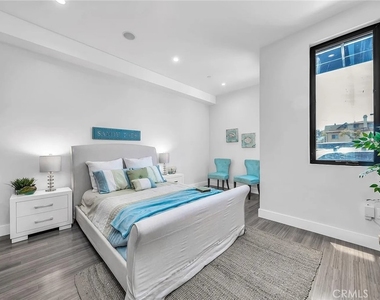 242 S Broadway - Photo Thumbnail 9