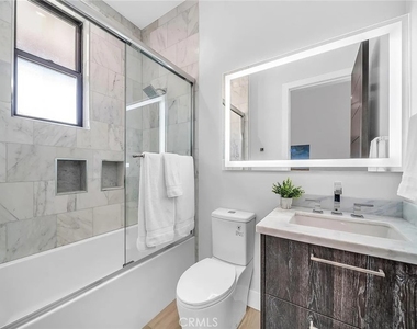 242 S Broadway - Photo Thumbnail 11
