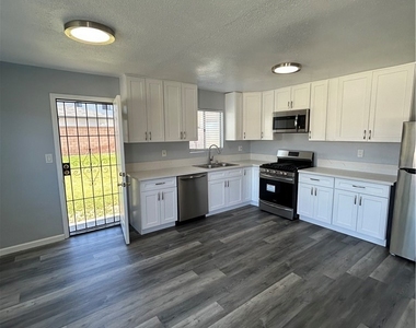 8523 Cedar Street - Photo Thumbnail 5