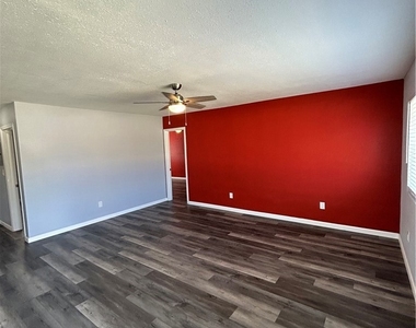 8523 Cedar Street - Photo Thumbnail 4