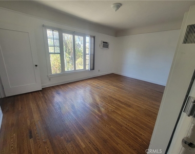 2930 W 11th Street - Photo Thumbnail 5