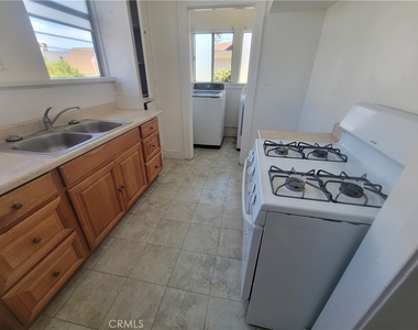 2930 W 11th Street - Photo Thumbnail 12