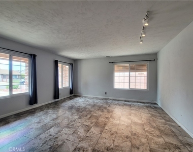 10751 Andy Street - Photo Thumbnail 3