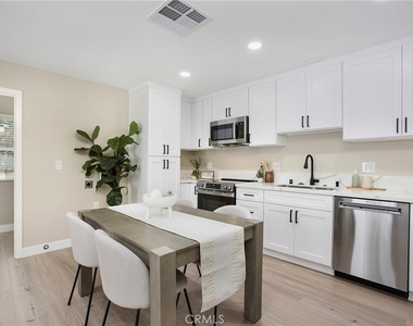 708 E Elm - Photo Thumbnail 2