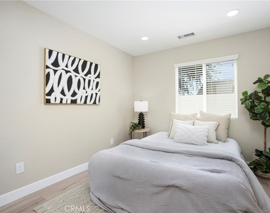 708 E Elm - Photo Thumbnail 7