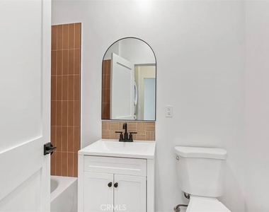 1221 E 1st - Photo Thumbnail 5