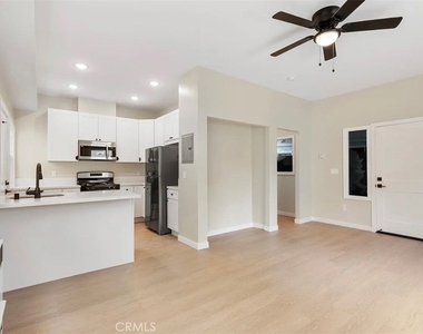 1221 E 1st - Photo Thumbnail 1