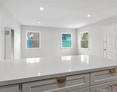 1109 E 3rd - Photo Thumbnail 4