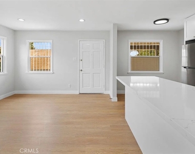 1109 E 3rd - Photo Thumbnail 5