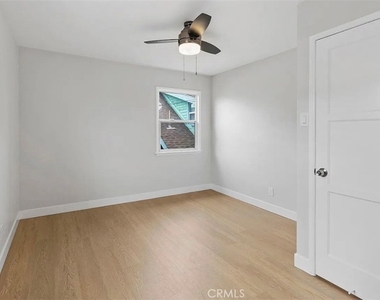 1109 E 3rd - Photo Thumbnail 2