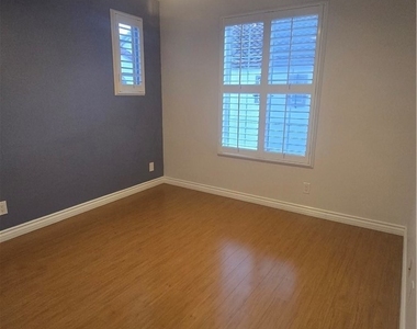 1240 Mc Fadden Dr - Photo Thumbnail 12