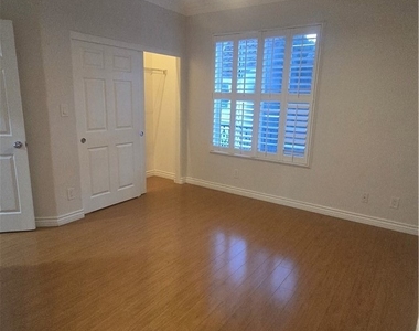 1240 Mc Fadden Dr - Photo Thumbnail 16