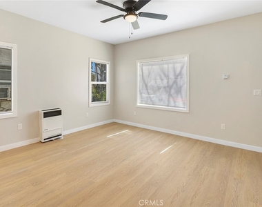 1237 E 1st - Photo Thumbnail 4