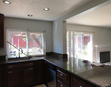 7037 Attleborough Ct - Photo Thumbnail 3