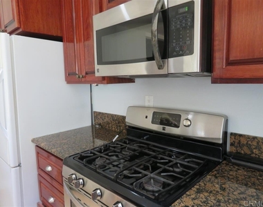 7037 Attleborough Ct - Photo Thumbnail 4