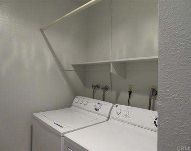 7037 Attleborough Ct - Photo Thumbnail 7