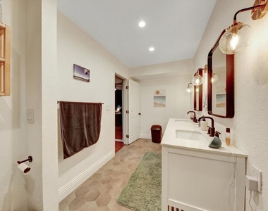 2257 Worden St - Photo Thumbnail 11